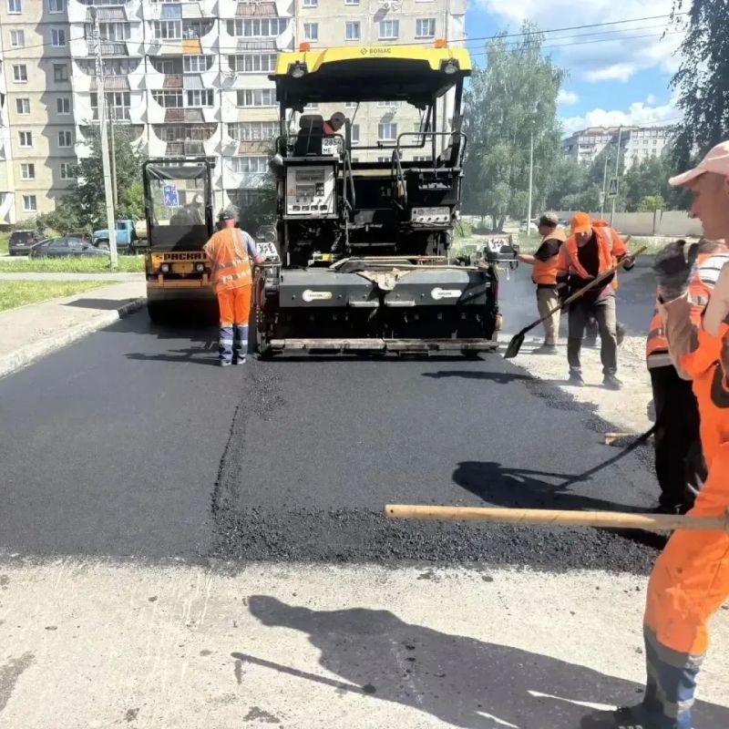 Ежедневная работа наших коммунальных служб - это поддержание чистоты и порядка на улицах, в парках и скверах Йошкар-Олы
