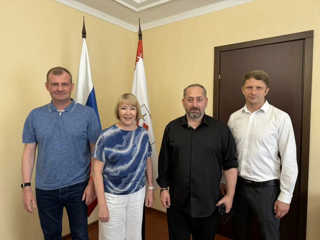 Министр внутренней политики Республики Марий Эл Антон Мирбадалев принял участие во встрече с президентом Федеральной грузинской национально-культурной автономии России, членом Совета при Президенте РФ по межнациональным... Министр внутренней политики Республики Марий Эл Антон Мирбадалев принял участие во встрече с президентом Федеральной грузинской национально-культурной автономии России, членом Совета при Президенте РФ по межнациональным...