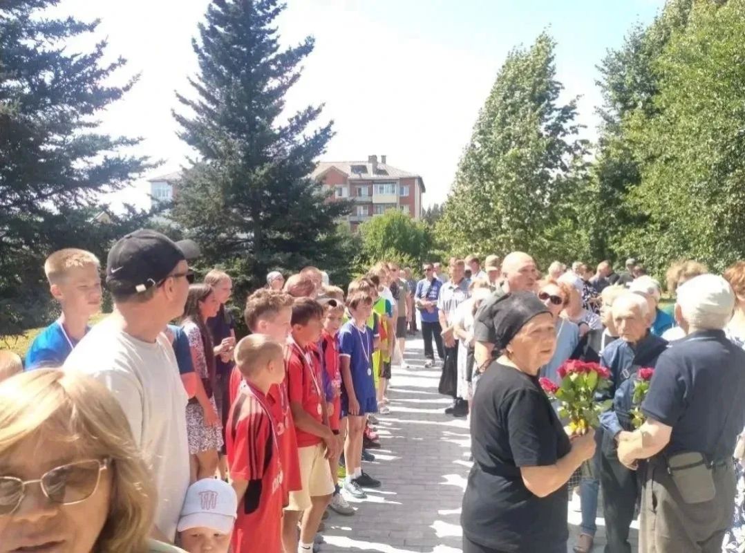 В поселке Юбилейный Медведевского района Марий Эл открыли мемориальную доску в память о погибшем участнике специальной военной операции Рудольфе Пидалине В поселке Юбилейный Медведевского района Марий Эл открыли мемориальную доску в память о погибшем участнике специальной военной операции Рудольфе Пидалине