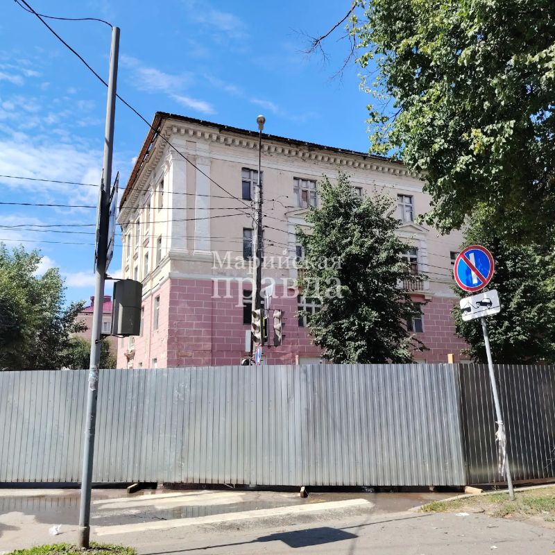 В Йошкар-Оле разбирают бывшее общежитие пединститута В Йошкар-Оле разбирают бывшее общежитие пединститута