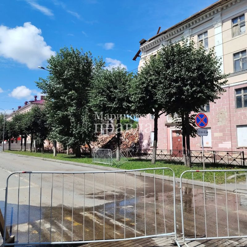 В Йошкар-Оле разбирают бывшее общежитие пединститута В Йошкар-Оле разбирают бывшее общежитие пединститута