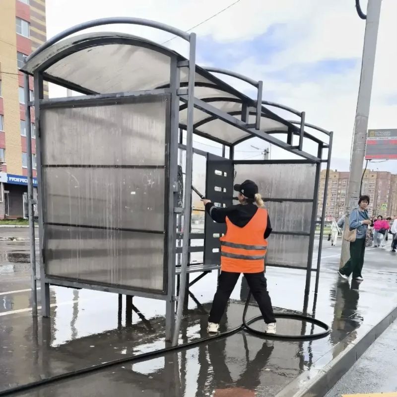 Остановочные павильоны - места для ожидания общественного транспорта, а не для размещения рекламы и рисования Остановочные павильоны - места для ожидания общественного транспорта, а не для размещения рекламы и рисования