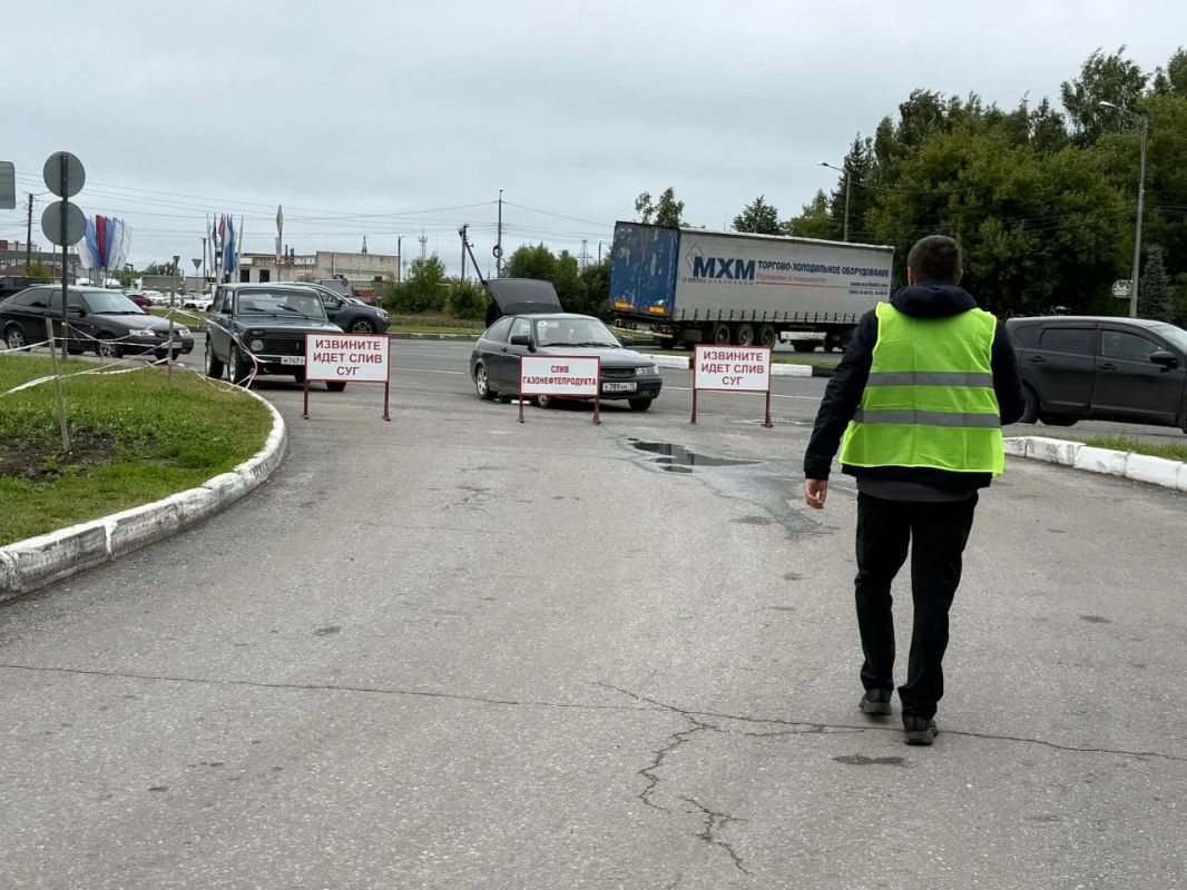 В Йошкар-Оле на автозаправочных станциях начали работать волонтеры В Йошкар-Оле на автозаправочных станциях начали работать волонтеры