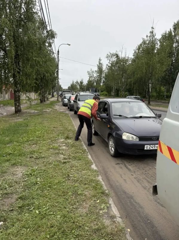 Волонтеры дежурят на АЗС Йошкар-Олы Волонтеры дежурят на АЗС Йошкар-Олы