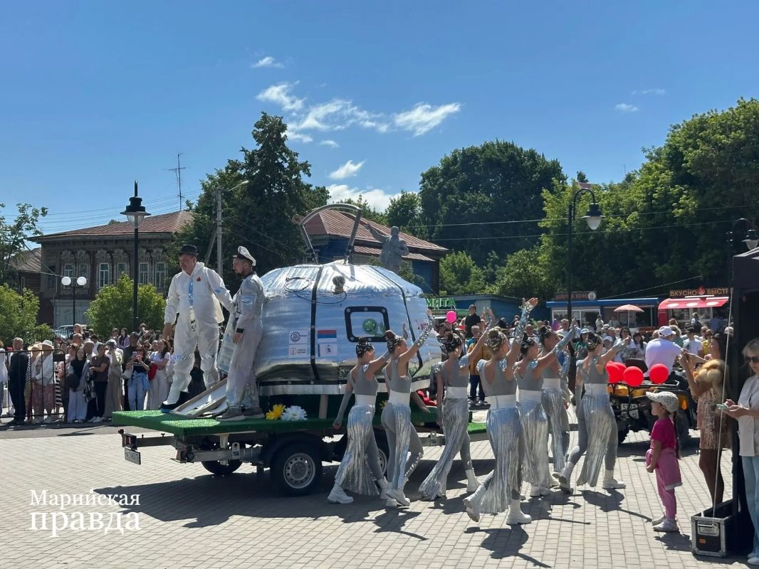 В Козьмодемьянске прошло карнавальное шествие в рамках фестиваля «Васюки Фест» В Козьмодемьянске прошло карнавальное шествие в рамках фестиваля «Васюки Фест»