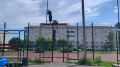 На спортплощадках в посёлке Советский монтируют дополнительные ограждения