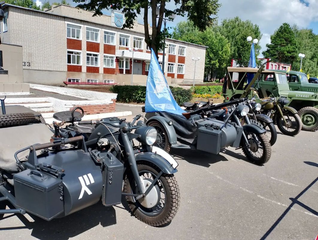 Сегодня, 19 июля, в поселке Новый Торъял проходит Х фестиваль ретротехники «Торъяльский Fordson» Сегодня, 19 июля, в поселке Новый Торъял проходит Х фестиваль ретротехники «Торъяльский Fordson»
