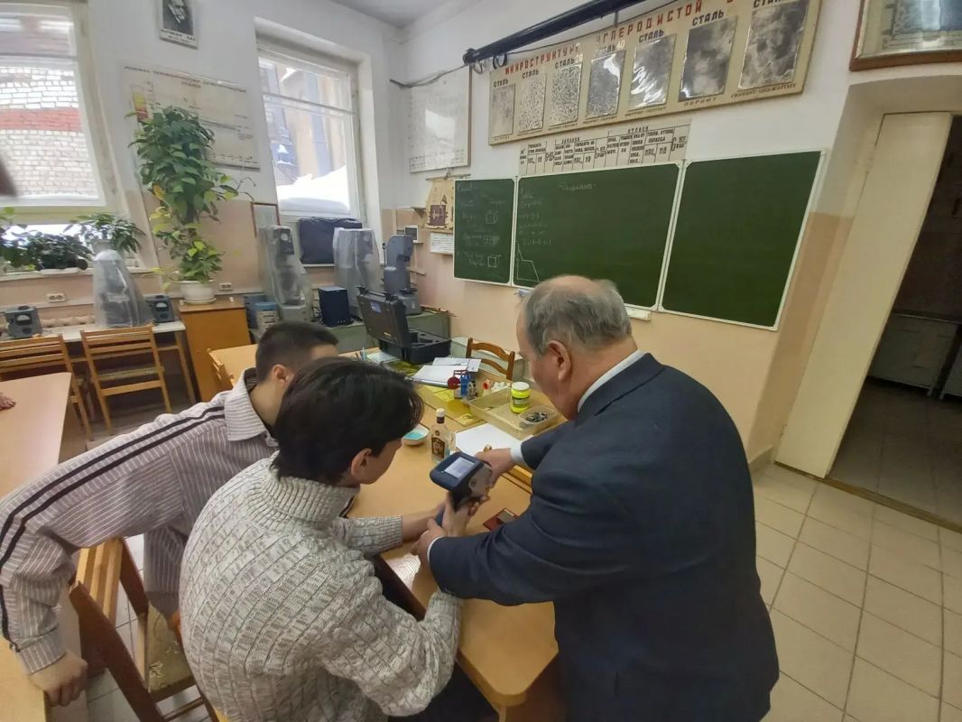 В 2025/2026 учебном году продолжается проект «Научно-познавательные и культурные субботы Калейдоскоп открытий», направленный на популяризацию науки, научных знаний и достижений среди обучающихся, формирование интереса... В 2025/2026 учебном году продолжается проект «Научно-познавательные и культурные субботы Калейдоскоп открытий», направленный на популяризацию науки, научных знаний и достижений среди обучающихся, формирование интереса...