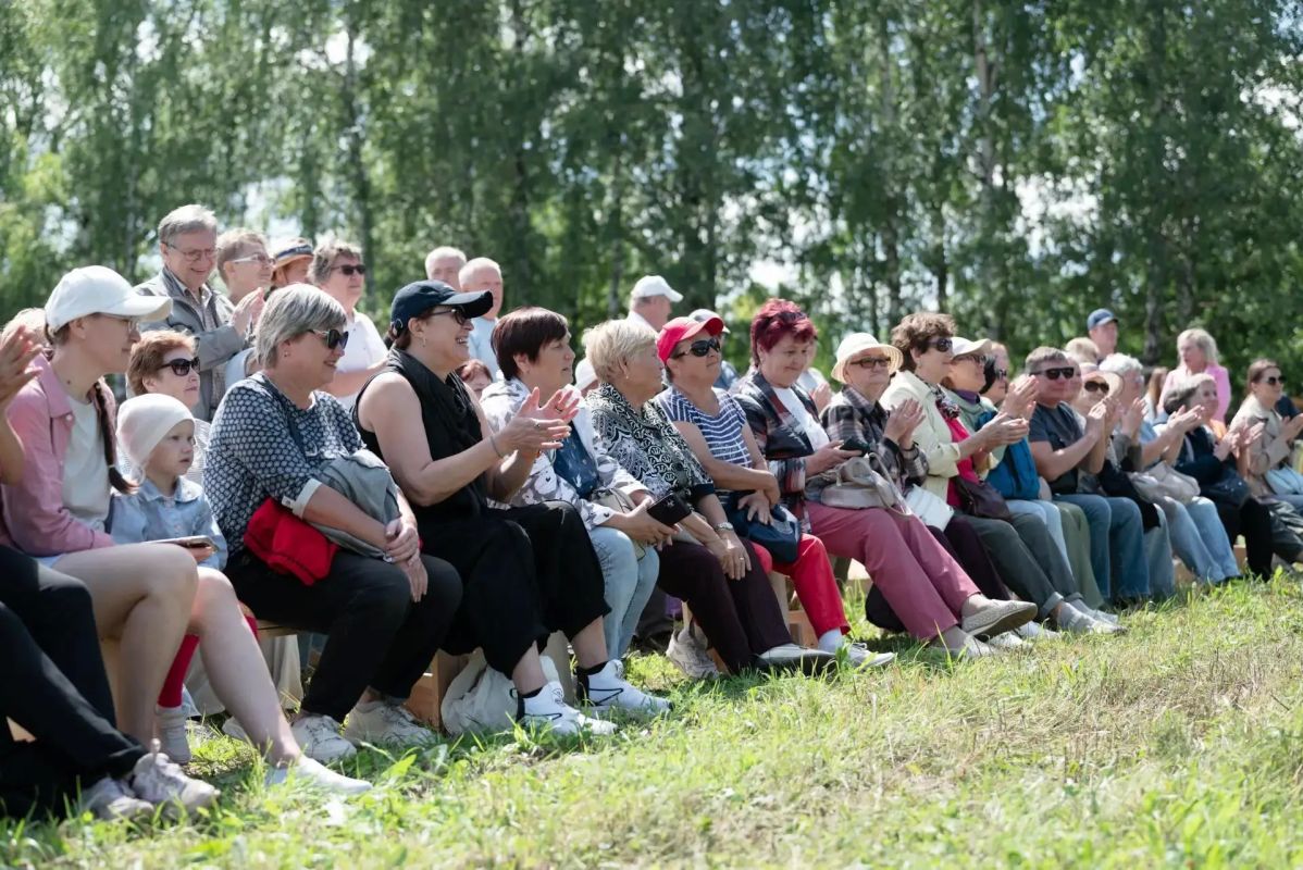 В минувшую субботу Дубовая роща Йошкар-Олы наполнилась ароматами костра, свежей рыбы и летнего ветра В минувшую субботу Дубовая роща Йошкар-Олы наполнилась ароматами костра, свежей рыбы и летнего ветра