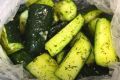 Нежные хрустящие огурцы с чесноком и укропом: приготовьте за 2 часа