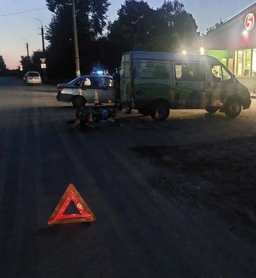 Около 09.20 в Йошкар-Оле у д. 2А по бульвару Победы 50-летний водитель автомашины Lada Granta совершил наезд на 59-летнего велосипедиста, который, как установлено предварительно, пересекал проезжую часть дороги по... Около 09.20 в Йошкар-Оле у д. 2А по бульвару Победы 50-летний водитель автомашины Lada Granta совершил наезд на 59-летнего велосипедиста, который, как установлено предварительно, пересекал проезжую часть дороги по...