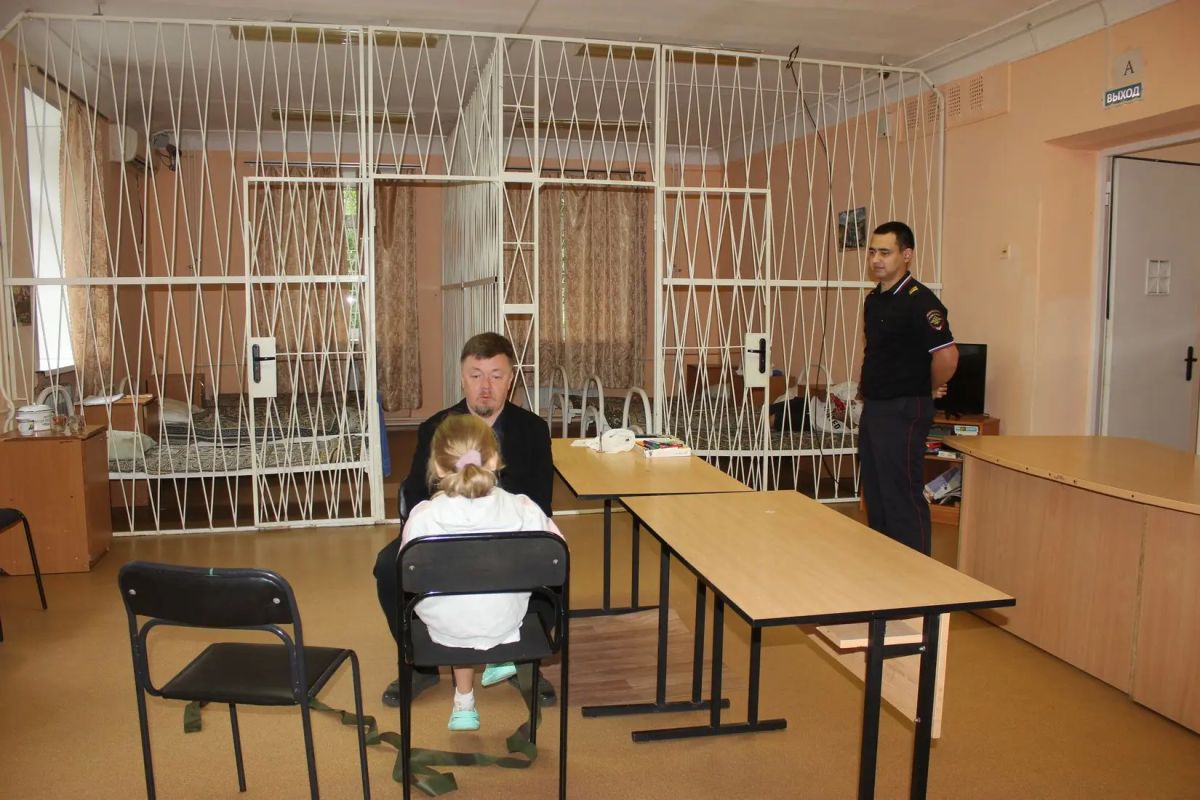 Общественники посетили Центр временного содержания несовершеннолетних правонарушителей МВД по Республике Марий Эл Общественники посетили Центр временного содержания несовершеннолетних правонарушителей МВД по Республике Марий Эл