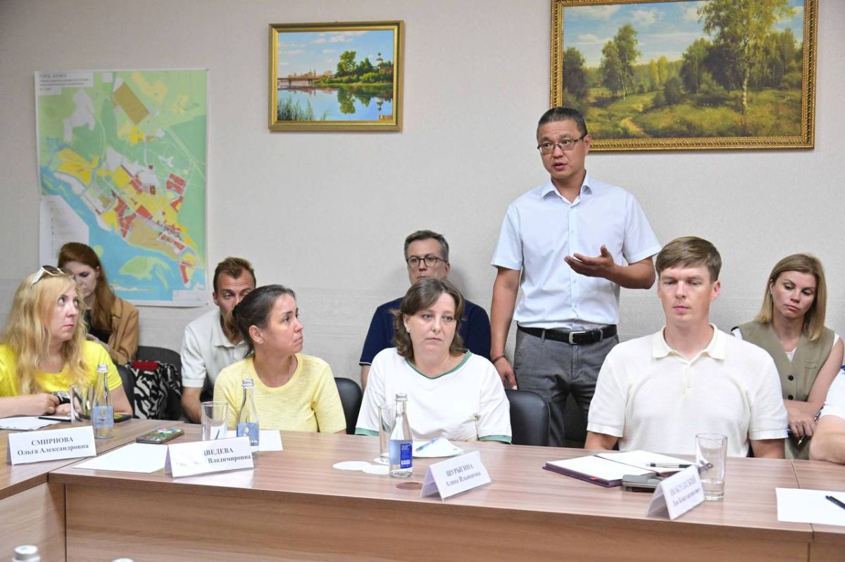Глава Марий Эл контролирует работы по устранению последствий паводка в Волжске Глава Марий Эл контролирует работы по устранению последствий паводка в Волжске