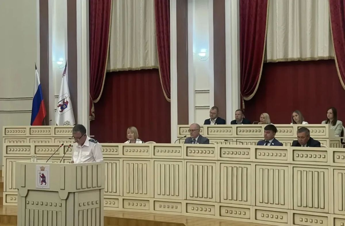 На 18 сессии Государственного Собрания республики заместитель прокурора Марий Эл Павел Шамов представил три законопроекта прокуратуры - все они поддержаны депутатами и приняты На 18 сессии Государственного Собрания республики заместитель прокурора Марий Эл Павел Шамов представил три законопроекта прокуратуры - все они поддержаны депутатами и приняты