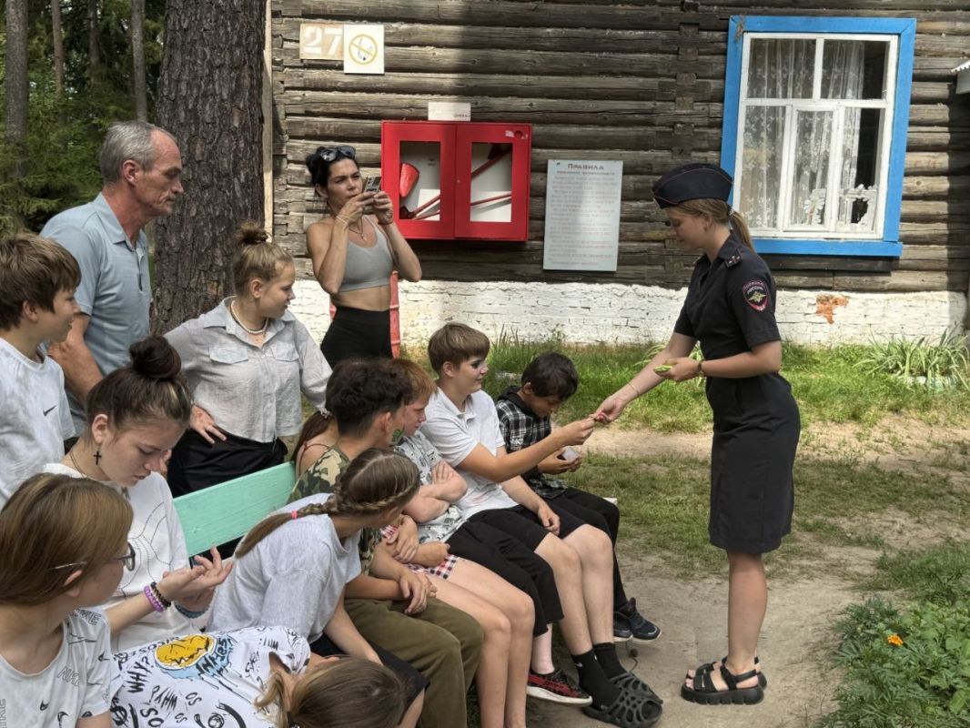 В рамках акции «Лето без опасности» автоинспекторы проводят правовые ликбезы в загородных лагерях В рамках акции «Лето без опасности» автоинспекторы проводят правовые ликбезы в загородных лагерях