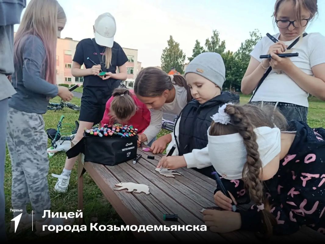 Дворовые площадки «Марийского лета с Движением Первых» дают возможность провести это лето интересно! Дворовые площадки «Марийского лета с Движением Первых» дают возможность провести это лето интересно!