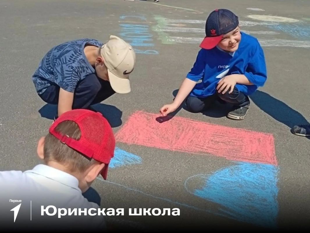 Дворовые площадки «Марийского лета с Движением Первых» дают возможность провести это лето интересно! Дворовые площадки «Марийского лета с Движением Первых» дают возможность провести это лето интересно!