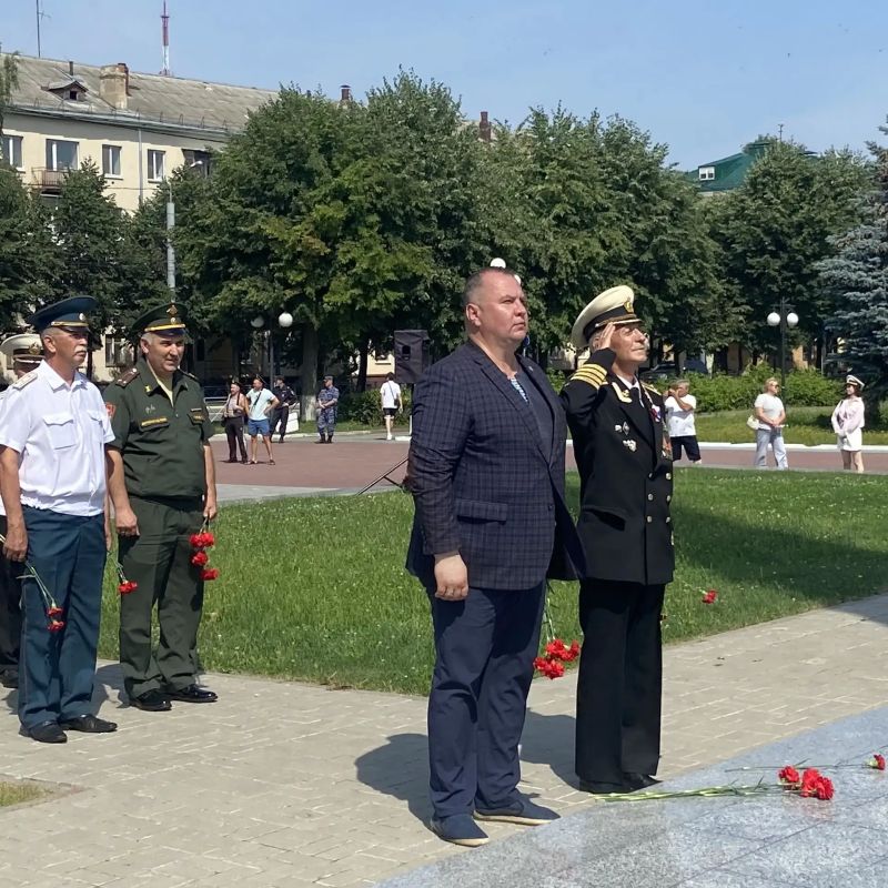 В Йошкар-Оле на митинге в честь дня ВМФ почти память погибших моряков В Йошкар-Оле на митинге в честь дня ВМФ почти память погибших моряков