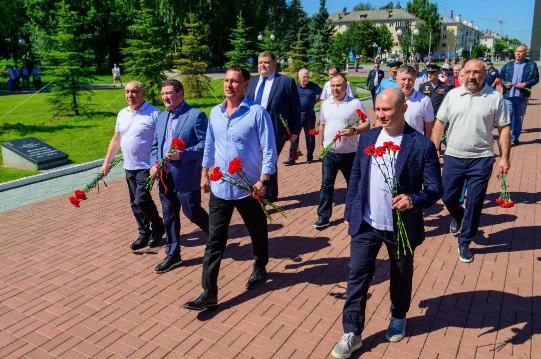 В Йошкар-Оле 2 августа почтили память тех, кто отдал жизнь за нашу страну В Йошкар-Оле 2 августа почтили память тех, кто отдал жизнь за нашу страну
