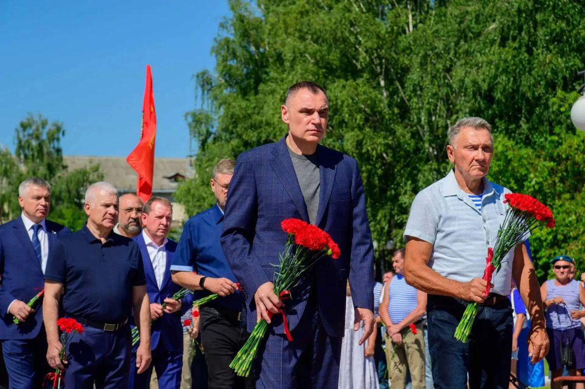 Юрий Зайцев: Поздравляю десантников с Днём ВДВ! Юрий Зайцев: Поздравляю десантников с Днём ВДВ!