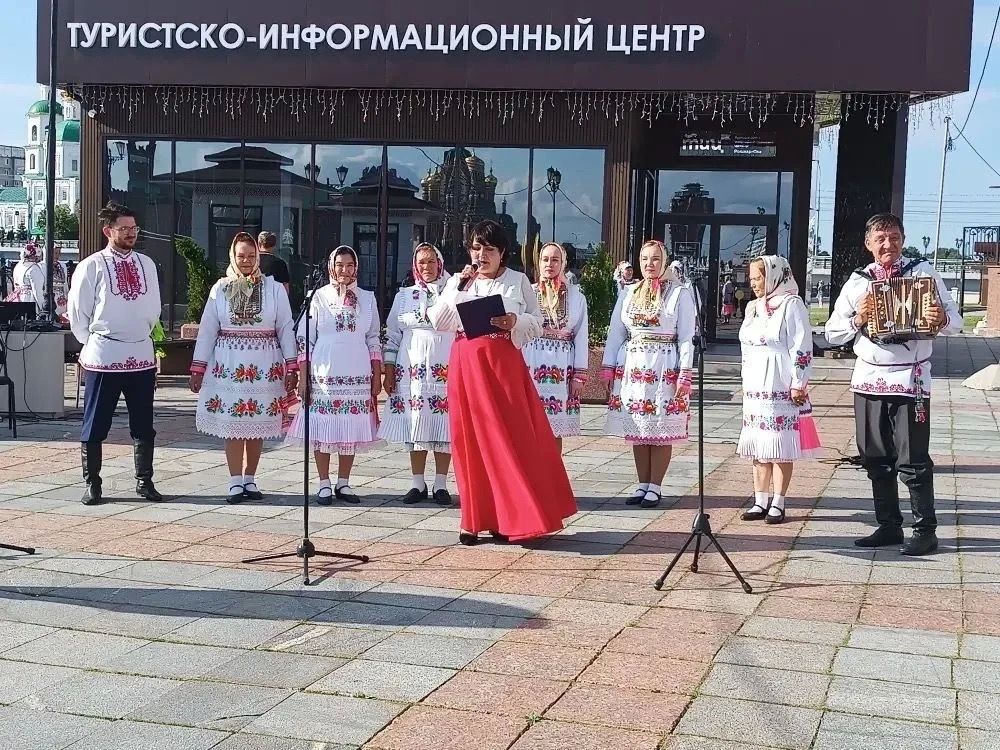 Народные фольклорные ансамбли собрали в Йошкар-Оле множество слушателей Народные фольклорные ансамбли собрали в Йошкар-Оле множество слушателей