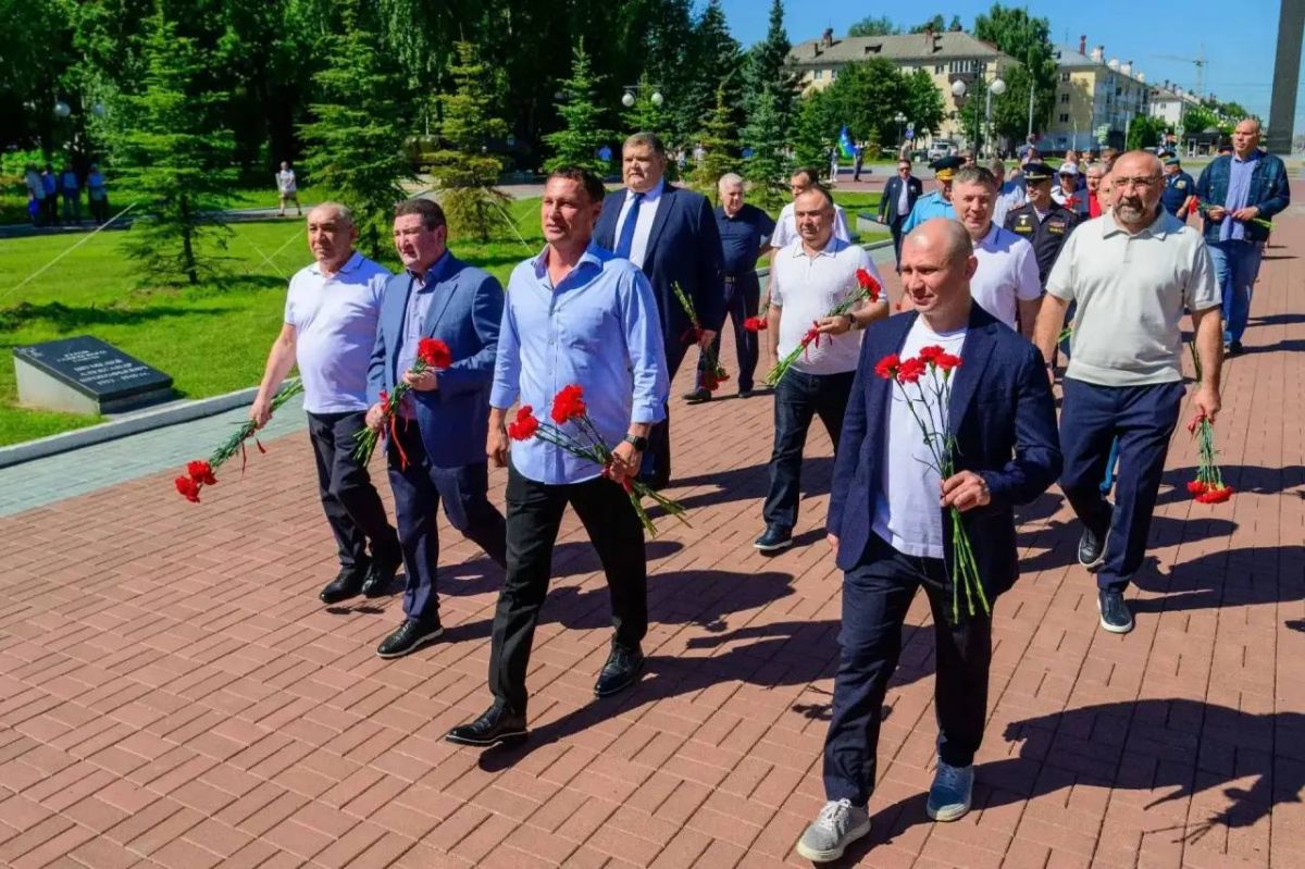 Глава Республики Марий Эл Юрий Зайцев поздравил десантников с днём ВДВ Глава Республики Марий Эл Юрий Зайцев поздравил десантников с днём ВДВ
