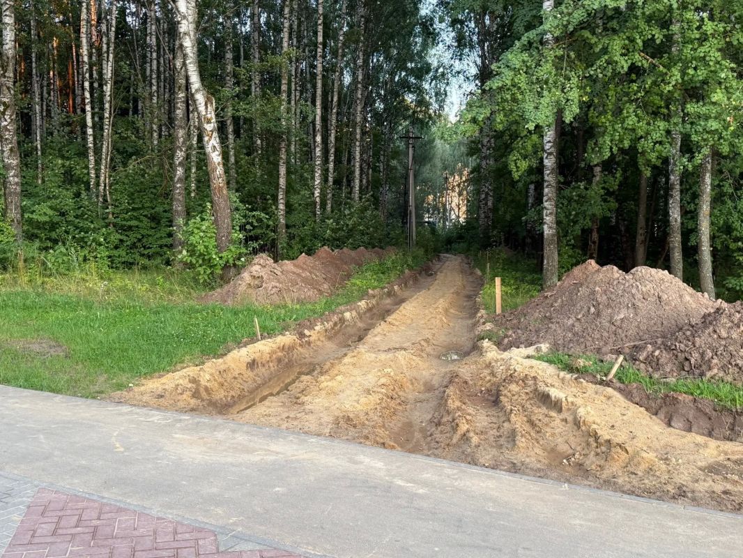 В рамках муниципально-частного партнерства в парке Тарханово ведутся работы по строительству дорожки В рамках муниципально-частного партнерства в парке Тарханово ведутся работы по строительству дорожки