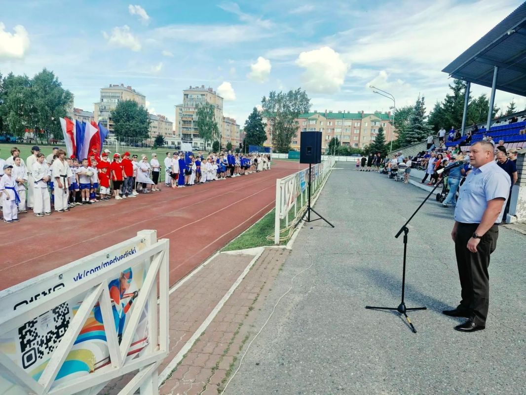 Сегодня в преддверии Дня физкультурника на стадионе Олимп поселка Медведево состоялся спортивный праздник Сегодня в преддверии Дня физкультурника на стадионе Олимп поселка Медведево состоялся спортивный праздник