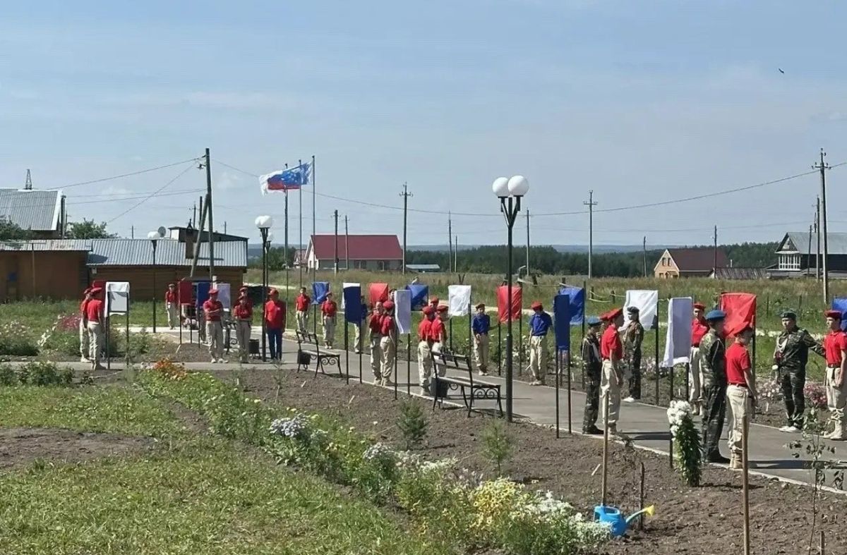 В Волжском округе открыли Аллею славы героям СВО В Волжском округе открыли Аллею славы героям СВО