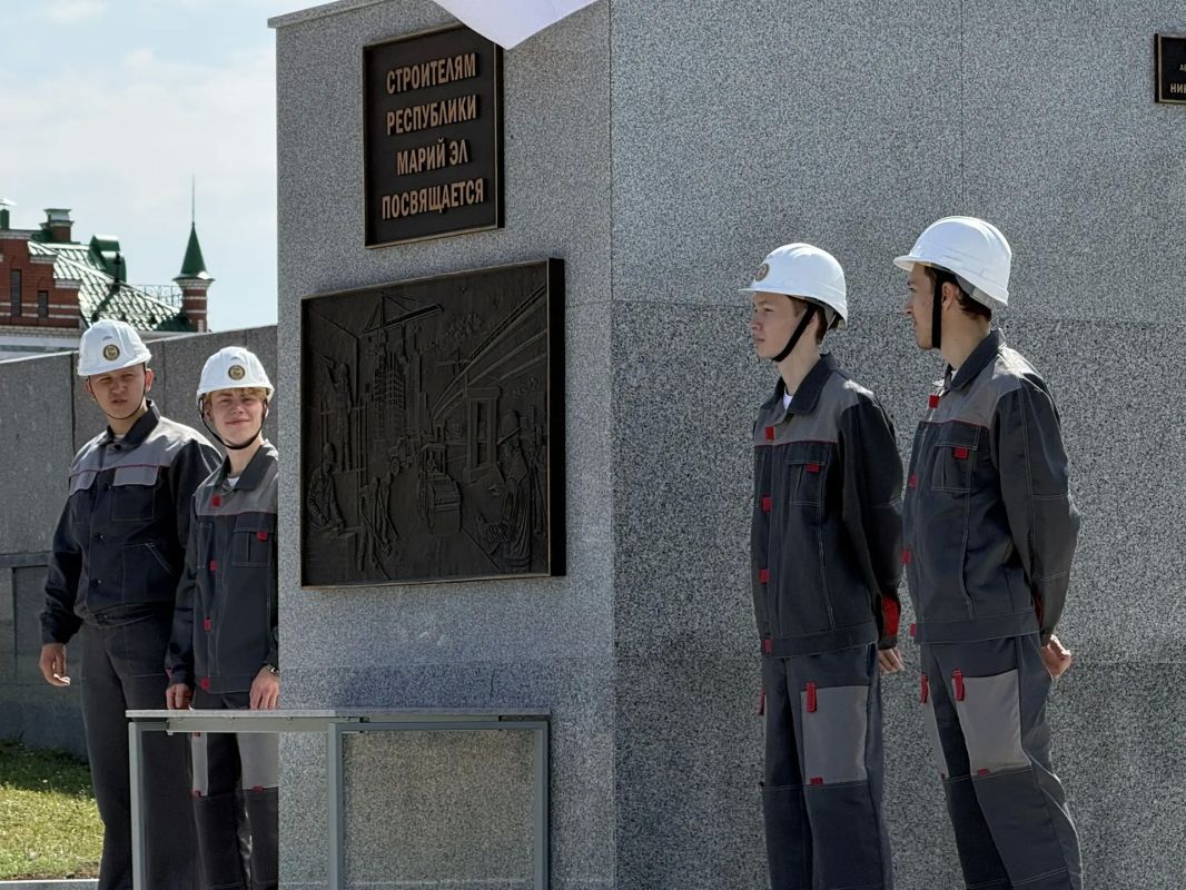 Антон Трудинов: В Йошкар-Оле открыли памятник созидателям: дань уважения строителям Марий Эл Антон Трудинов: В Йошкар-Оле открыли памятник созидателям: дань уважения строителям Марий Эл