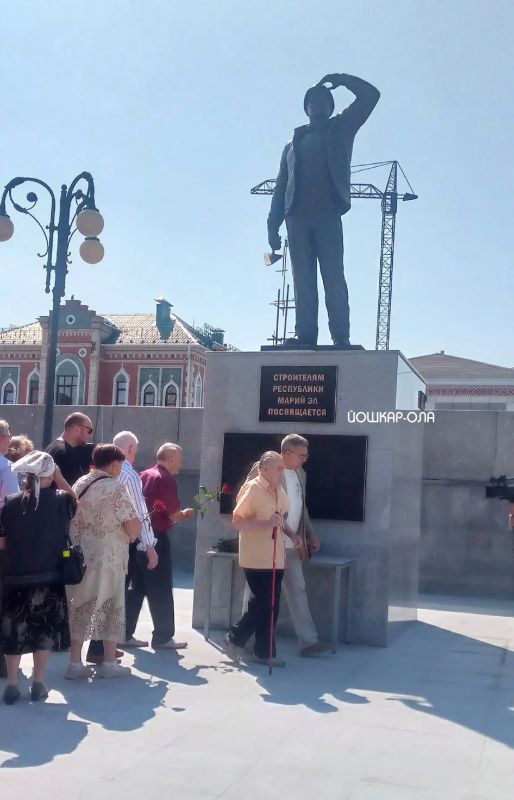 В Йошкар-Оле появился памятник, посвященный строителям Марий Эл В Йошкар-Оле появился памятник, посвященный строителям Марий Эл