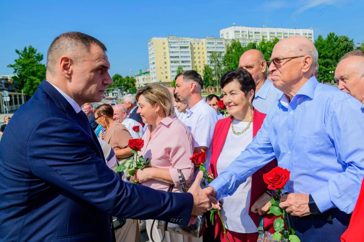 Юрий Зайцев: Открыли в Йошкар-Оле памятник строителям Республики Марий Эл. Это символ признания труда тех, кто создает комфорт и красоту нашей республики Юрий Зайцев: Открыли в Йошкар-Оле памятник строителям Республики Марий Эл. Это символ признания труда тех, кто создает комфорт и красоту нашей республики