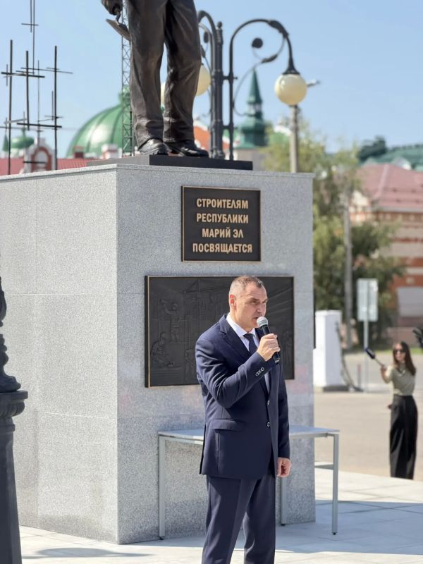 Антон Трудинов: В Йошкар-Оле открыли памятник созидателям: дань уважения строителям Марий Эл Антон Трудинов: В Йошкар-Оле открыли памятник созидателям: дань уважения строителям Марий Эл