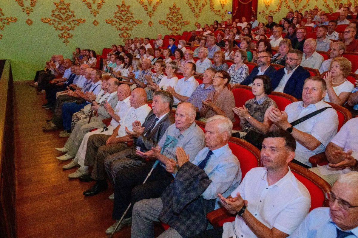Юрий Зайцев: Сегодня чествовали работников и ветеранов строительной отрасли Юрий Зайцев: Сегодня чествовали работников и ветеранов строительной отрасли