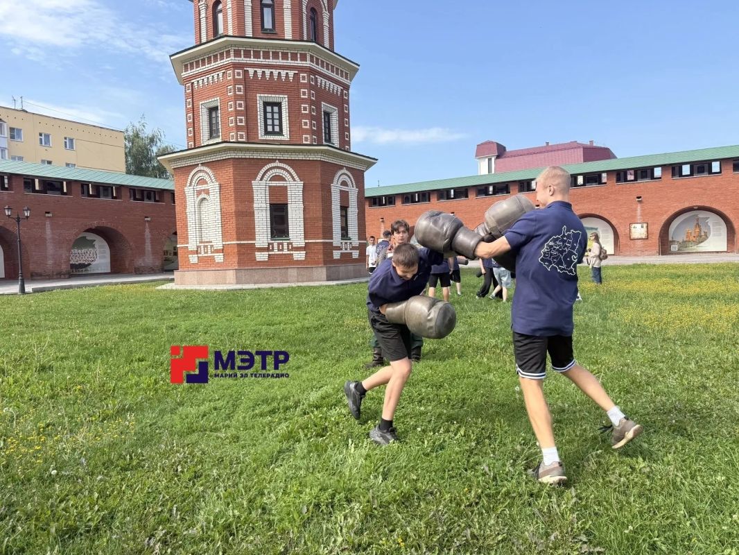 В Царевококшайском Кремле стартовало богатырское многоборье «Акпатыр» В Царевококшайском Кремле стартовало богатырское многоборье «Акпатыр»