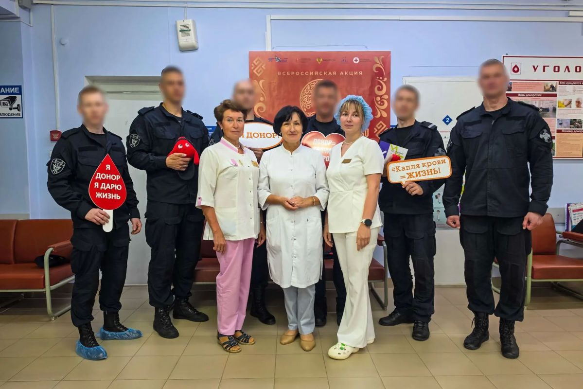 В Йошкар-Оле в рамках ведомственной донорской акции «От сердца к сердцу» росгвардейцы сдали 7 литров крови и ее компонентов В Йошкар-Оле в рамках ведомственной донорской акции «От сердца к сердцу» росгвардейцы сдали 7 литров крови и ее компонентов