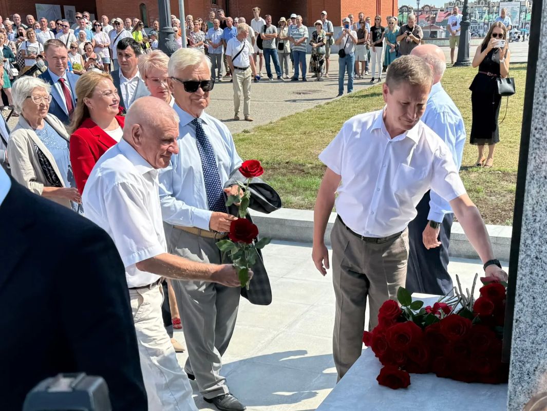 Антон Трудинов: В Йошкар-Оле открыли памятник созидателям: дань уважения строителям Марий Эл Антон Трудинов: В Йошкар-Оле открыли памятник созидателям: дань уважения строителям Марий Эл