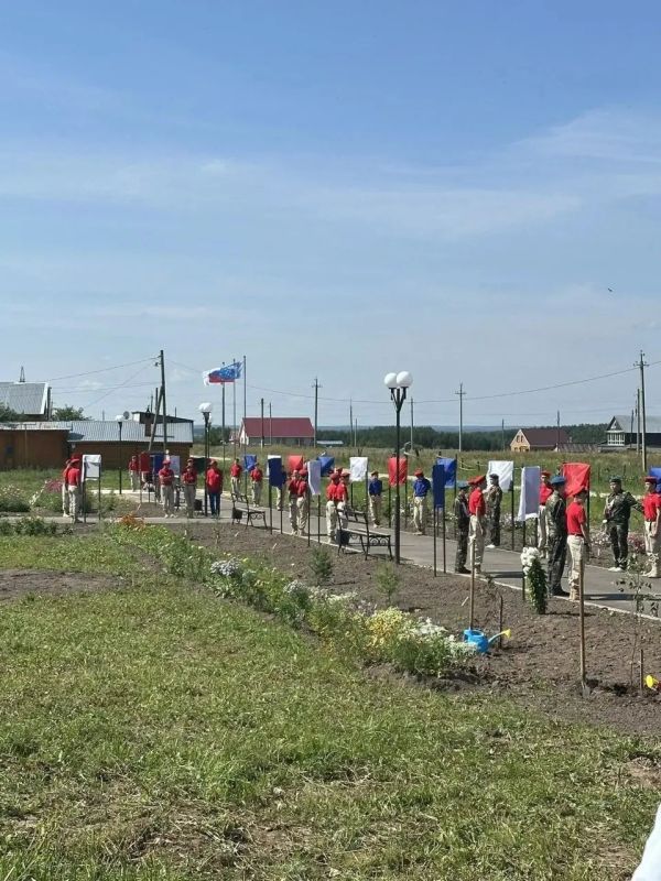 В Волжском округе торжественно открыли Аллею Славы героям СВО В Волжском округе торжественно открыли Аллею Славы героям СВО