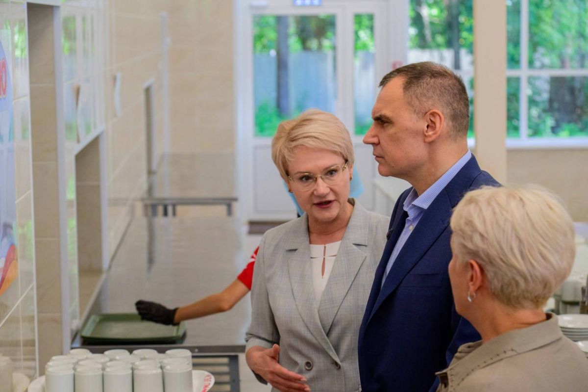 Новые инициативы «Движения Первых» представили Главе региона в обновленном детском центре «Радужный» Новые инициативы «Движения Первых» представили Главе региона в обновленном детском центре «Радужный»