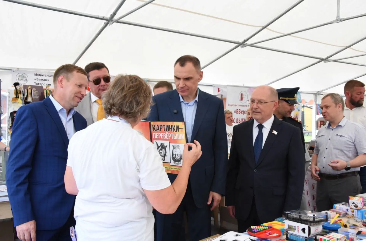 В Йошкар-Оле открылся II Марийский книжный фестиваль «Читаем вместе — живем в единстве» В Йошкар-Оле открылся II Марийский книжный фестиваль «Читаем вместе — живем в единстве»