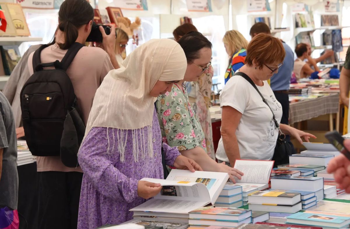В Йошкар-Оле открылся II Марийский книжный фестиваль «Читаем вместе — живем в единстве» В Йошкар-Оле открылся II Марийский книжный фестиваль «Читаем вместе — живем в единстве»
