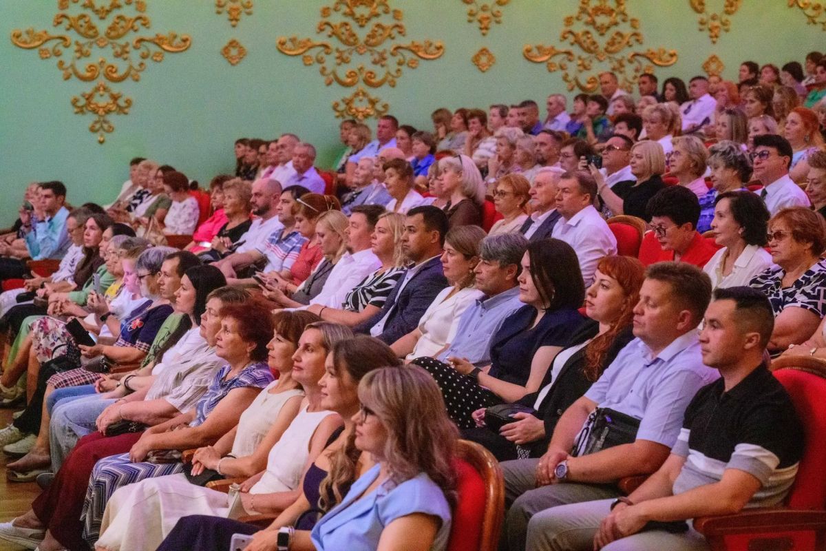Юрий Зайцев: В честь празднования 442-летия Йошкар-Олы вручил награды тем, кто вносит свой вклад в развитие и процветание города Юрий Зайцев: В честь празднования 442-летия Йошкар-Олы вручил награды тем, кто вносит свой вклад в развитие и процветание города