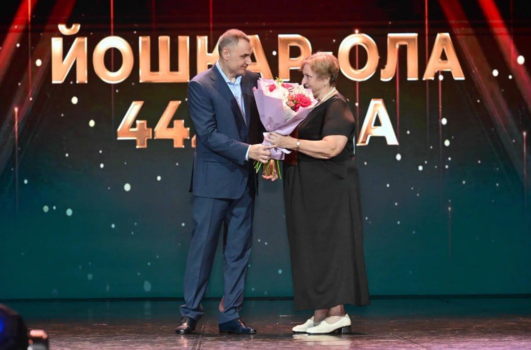 Глава Марий Эл вручил награды тем, кто занимается развитием и процветанием Йошкар-Олы Глава Марий Эл вручил награды тем, кто занимается развитием и процветанием Йошкар-Олы