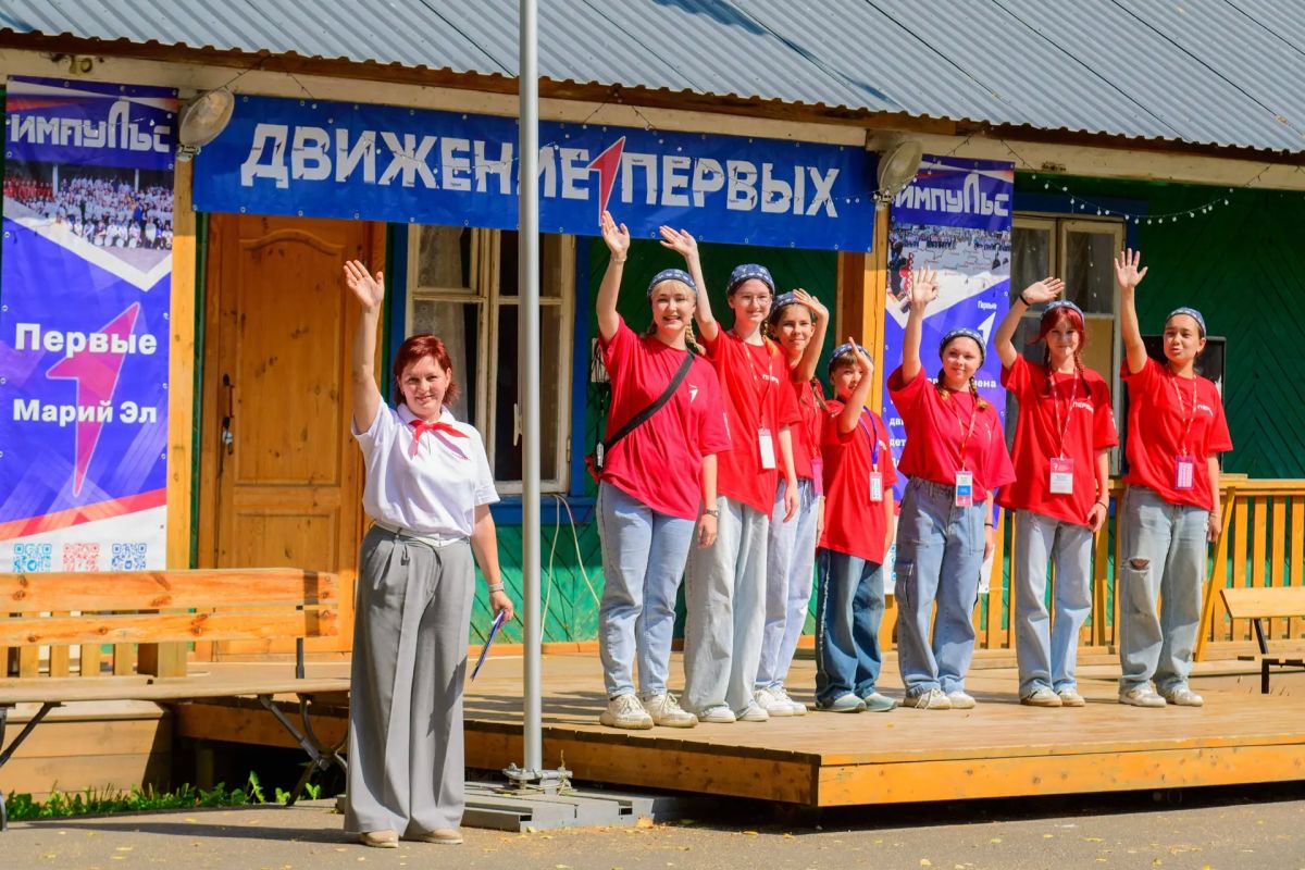 Новые инициативы «Движения Первых» представили Главе региона в обновленном детском центре «Радужный» Новые инициативы «Движения Первых» представили Главе региона в обновленном детском центре «Радужный»