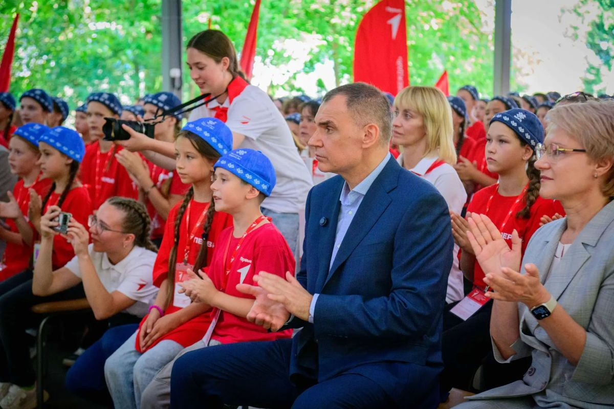 Новые инициативы «Движения Первых» представили Главе региона в обновленном детском центре «Радужный» Новые инициативы «Движения Первых» представили Главе региона в обновленном детском центре «Радужный»
