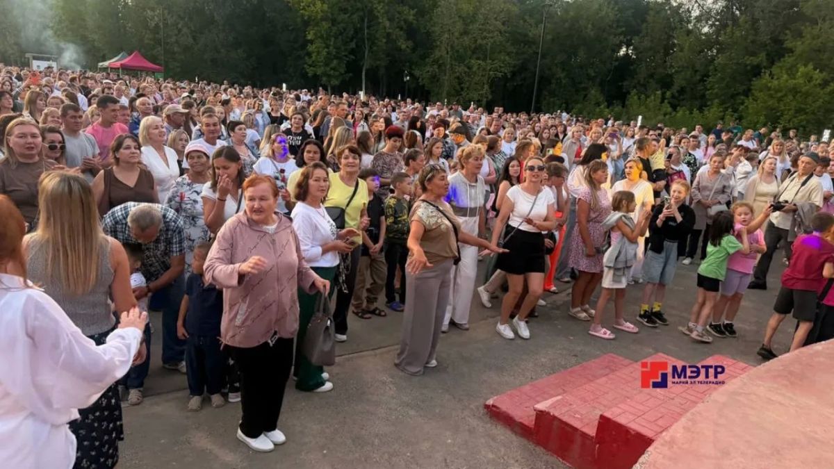 В День города в Марий парке развернулся настоящий «Марий танцпол» — танцевальная площадка, где марийские мелодии смешались с современными битами В День города в Марий парке развернулся настоящий «Марий танцпол» — танцевальная площадка, где марийские мелодии смешались с современными битами