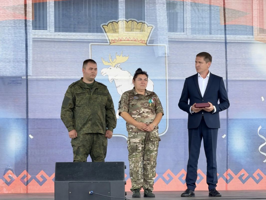 Антон Трудинов: Сегодня площадь имени Ленина стала настоящим сердцем праздника — здесь с размахом открылись торжества, посвящённые 442-й годовщине со дня рождения Йошкар-Олы Антон Трудинов: Сегодня площадь имени Ленина стала настоящим сердцем праздника — здесь с размахом открылись торжества, посвящённые 442-й годовщине со дня рождения Йошкар-Олы
