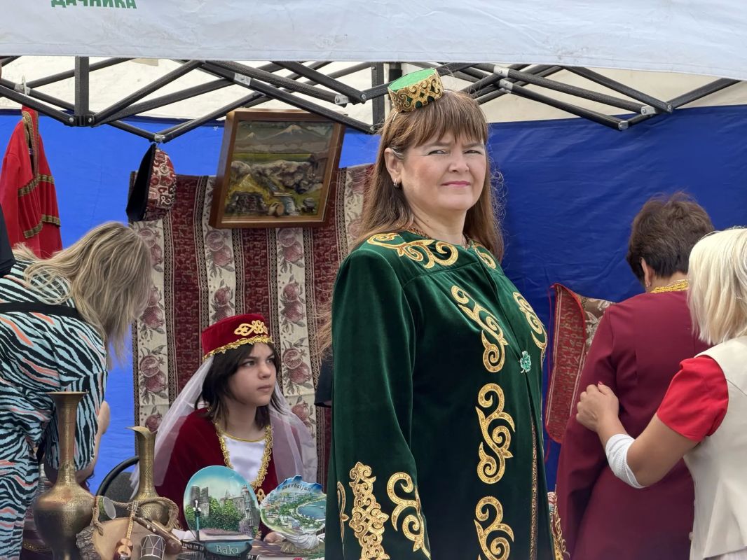 Антон Трудинов: Сегодня площадь имени Ленина стала настоящим сердцем праздника — здесь с размахом открылись торжества, посвящённые 442-й годовщине со дня рождения Йошкар-Олы Антон Трудинов: Сегодня площадь имени Ленина стала настоящим сердцем праздника — здесь с размахом открылись торжества, посвящённые 442-й годовщине со дня рождения Йошкар-Олы