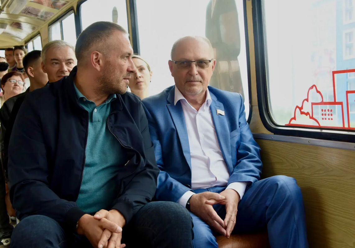 В День города в Йошкар-Оле дан старт туристическому троллейбусу — Михаил Васютин поддержал проект В День города в Йошкар-Оле дан старт туристическому троллейбусу — Михаил Васютин поддержал проект