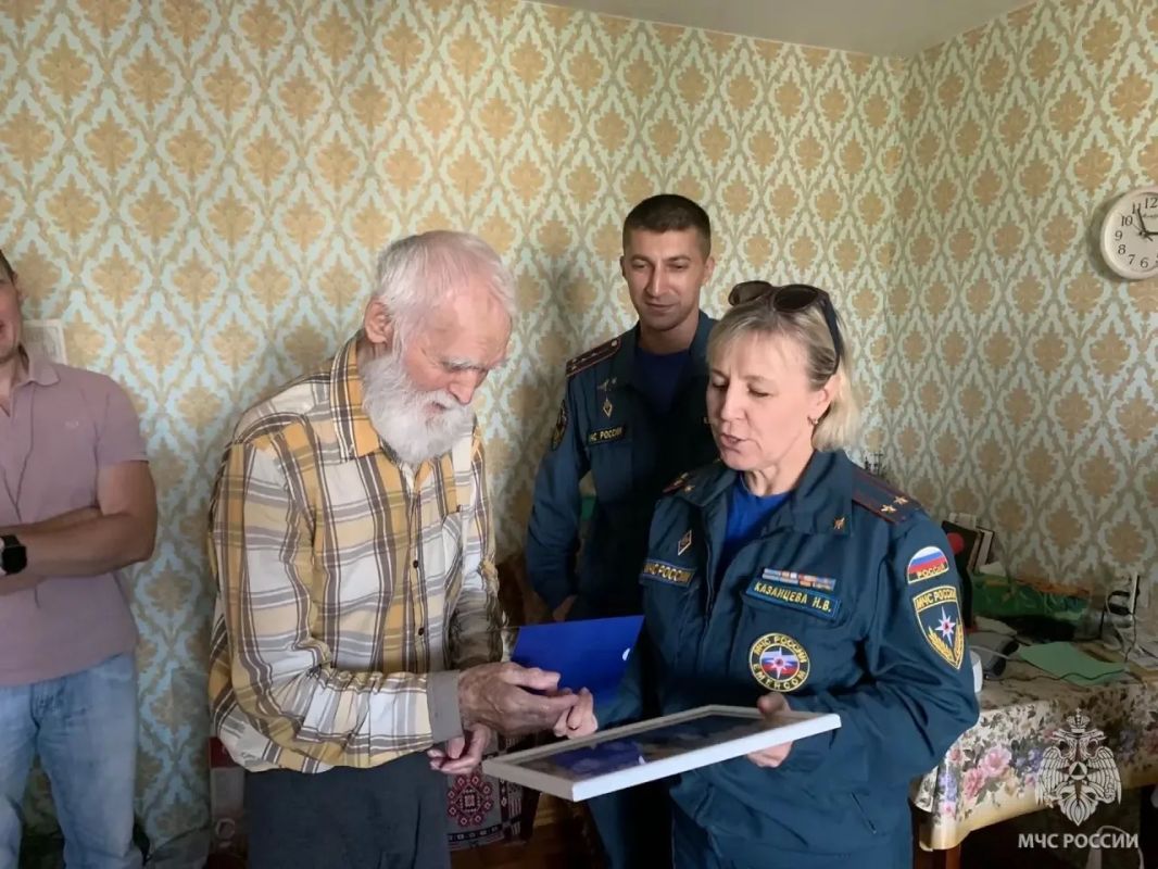 Достойный возраст- достойному человеку ! Достойный возраст- достойному человеку !